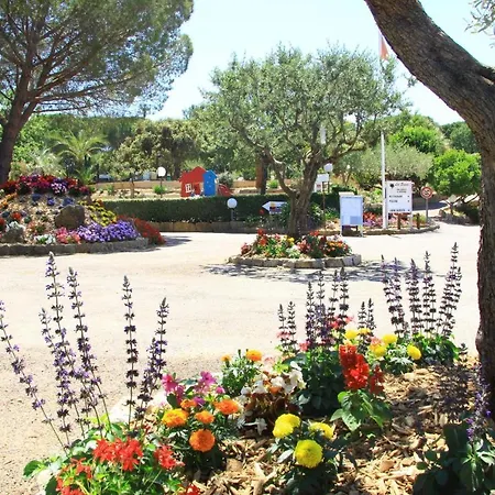 Beautiful 5-Bed Chalet In Roquebrune-Sur-Argens Alpehytte *