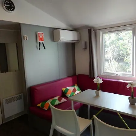 Beautiful 5-Bed Chalet In Roquebrune-Sur-Argens Chalet