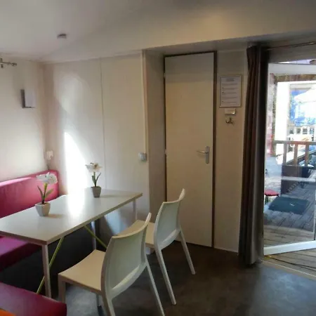 Beautiful 5-Bed Chalet In Roquebrune-Sur-Argens Chalet