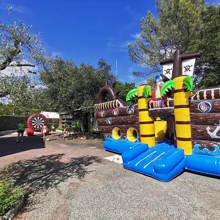 Chalet Beautiful 5-Bed Chalet In Roquebrune-Sur-Argens Roquebrune-sur-Argens